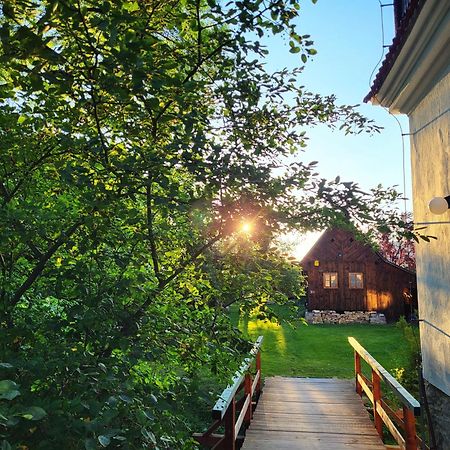 Apartmany Cerveny Dvur Chvalsiny Exterior photo