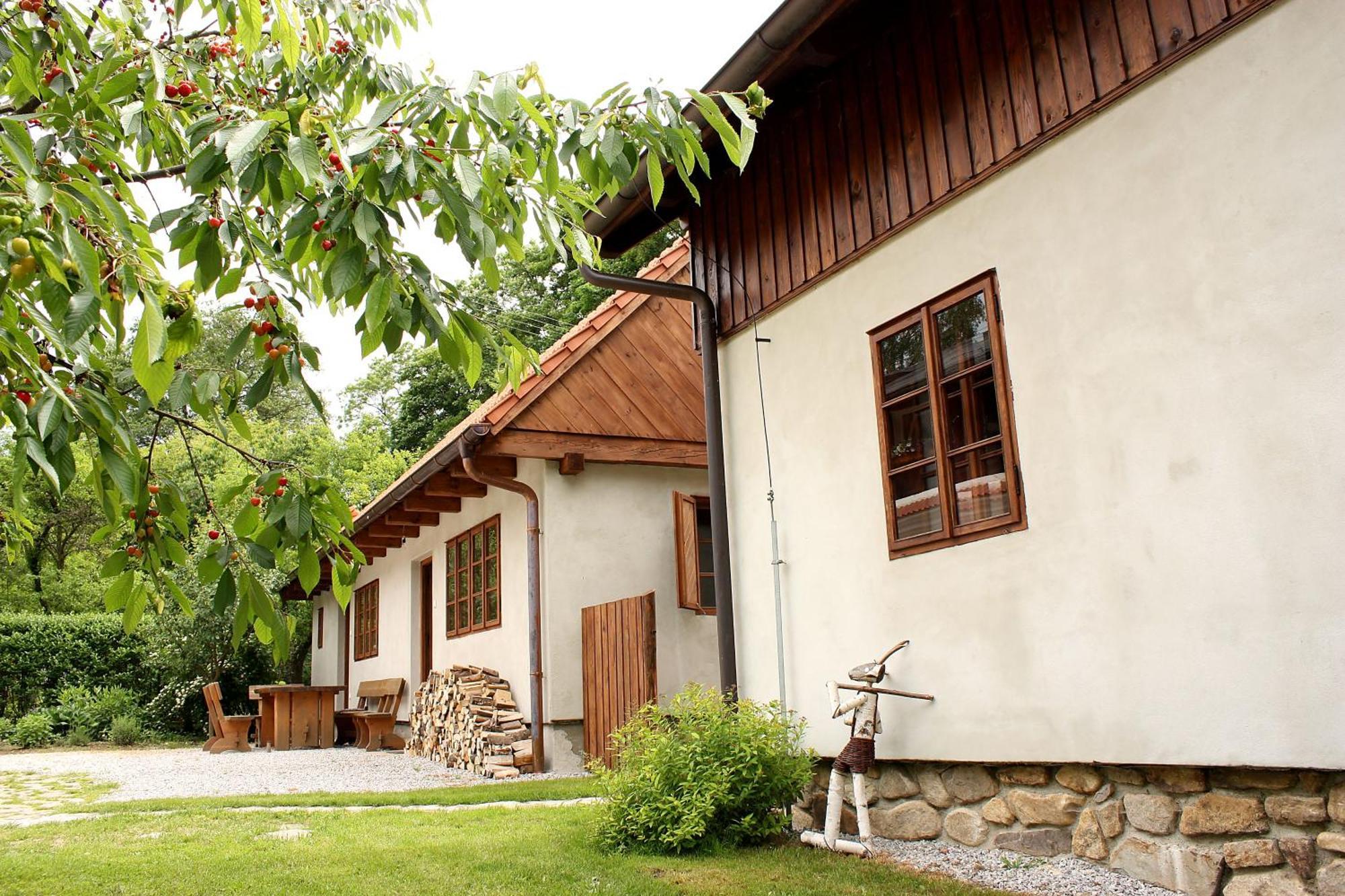 Apartmany Cerveny Dvur Chvalsiny Exterior photo
